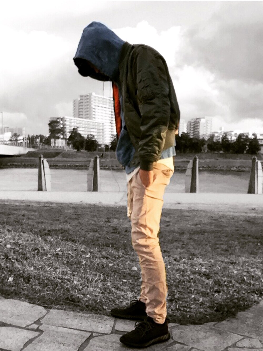 「ストリート、yeezy、fear of god」｜「Com2ons Codeのアイテム（キャップ、ブルー系）」を使った、nobukazuさん（メンズ・175cm）の冬コーディネートの1枚目の写真