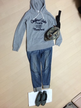 「オールグレー」｜「アイテム（デニムパンツ）」を使った、はやうまれさん（レディース・163cm）の秋コーディネート