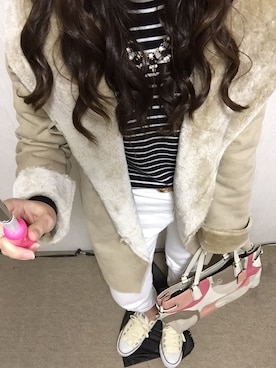 「白デニム」｜「アイテム（ムートンコート）」を使った、ｃｈｉｅ ʚ♡ɞさん（レディース・157cm）の冬コーディネート