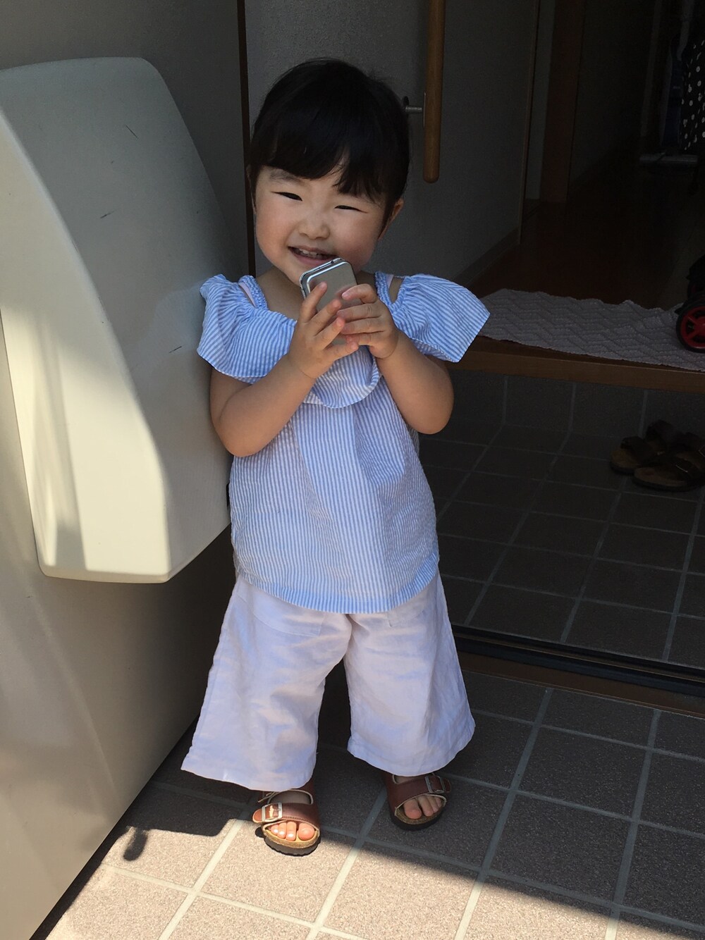 「オフショル、女の子、キッズコーデ、キッズファッション、1歳、1歳9ヶ月」｜「cache cacheのアイテム（シャツ/ブラウス、その他）」を使った、ayuna.toaさん（キッズ・80cm）の夏コーディネートの1枚目の写真