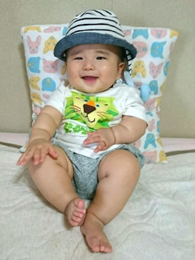 「kladskap（クレードスコープ）のベビー/半袖Tシャツ（Tシャツ/カットソー、ホワイト系）」を使った、おーすけさん（キッズ・80cm）の春コーディネート