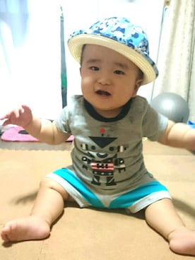「Birthday（バースデイ）のベビー/ハット（ハット、ブルー系）」を使った、おーすけさん（キッズ・80cm）の夏コーディネート