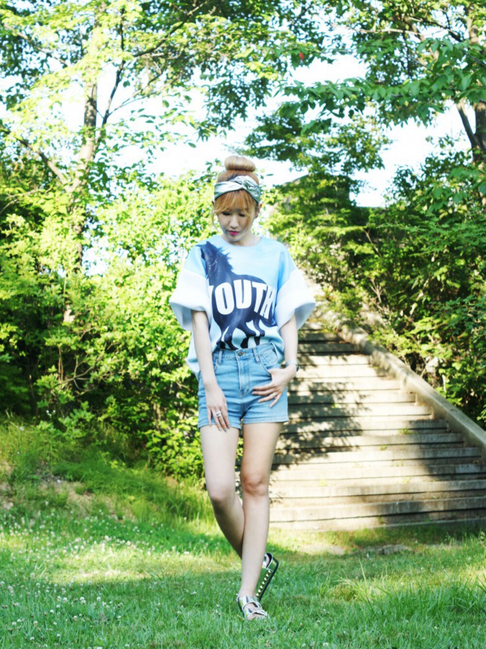 「denim、daily look、ROCKET x LUNCH、suecommabonnie」｜「와이어 헤어밴드（ヘアバンド、シルバー系）」を使った、JUNGYOONさん（レディース・160cm）の夏コーディネートの1枚目の写真