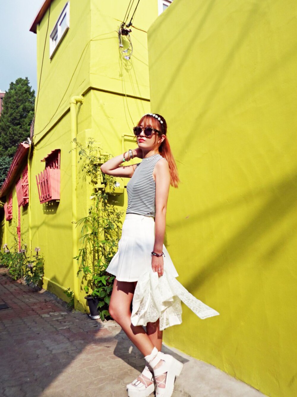 「ヘアバンド、 サングラス、STYLENANDA、daily look、GENTLE MONSTER、wonderplace」｜「gentle monsterの젠틀몬스터 선글라스（サングラス、ブラウン系）」を使った、JUNGYOONさん（レディース・160cm）の夏コーディネートの1枚目の写真