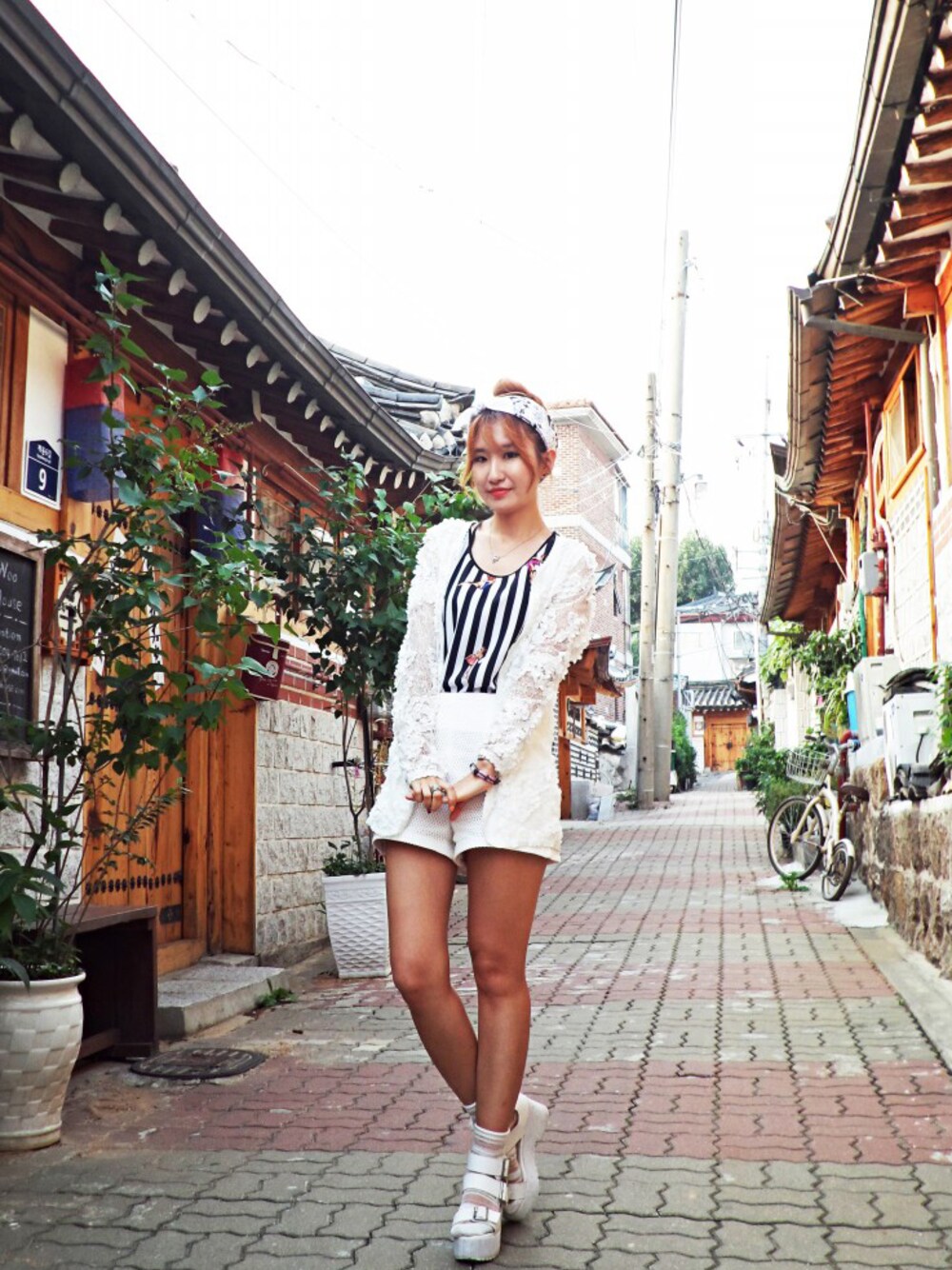 「STYLENANDA、VOV」｜「보브 슬리브리스（その他トップス、ブラック系）」を使った、JUNGYOONさん（レディース・160cm）の秋コーディネートの1枚目の写真
