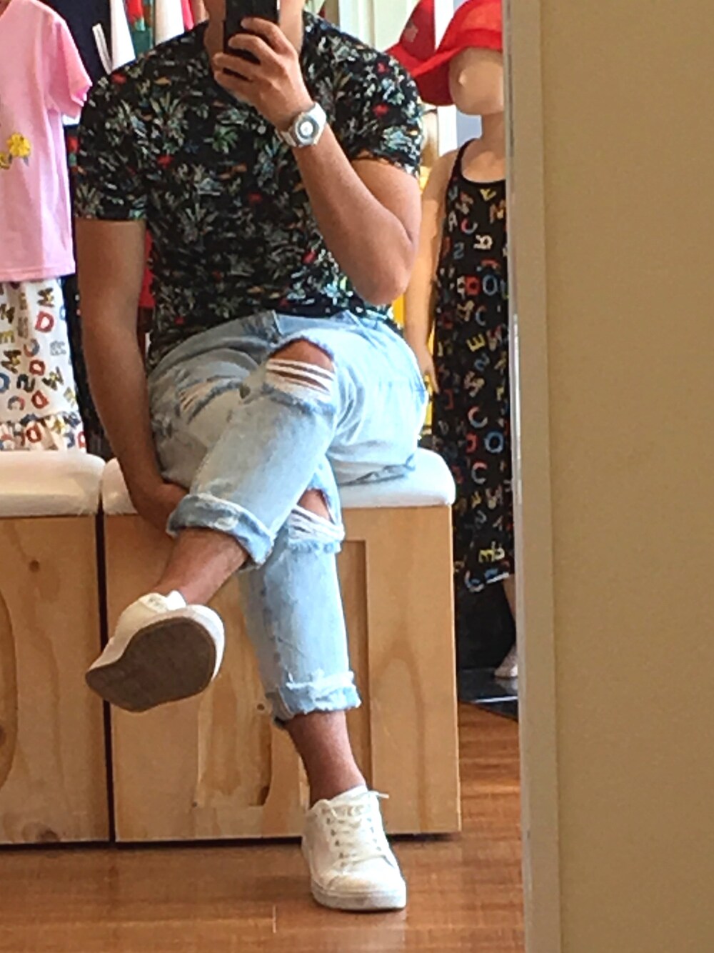 「ZARA、GU、Tシャツ、夏、夏コーデ、ダメージデニムパンツ、柄シャツ」｜「ZARAのアイテム（デニムパンツ、その他）」を使った、masAさん（メンズ・168cm）の夏コーディネートの1枚目の写真