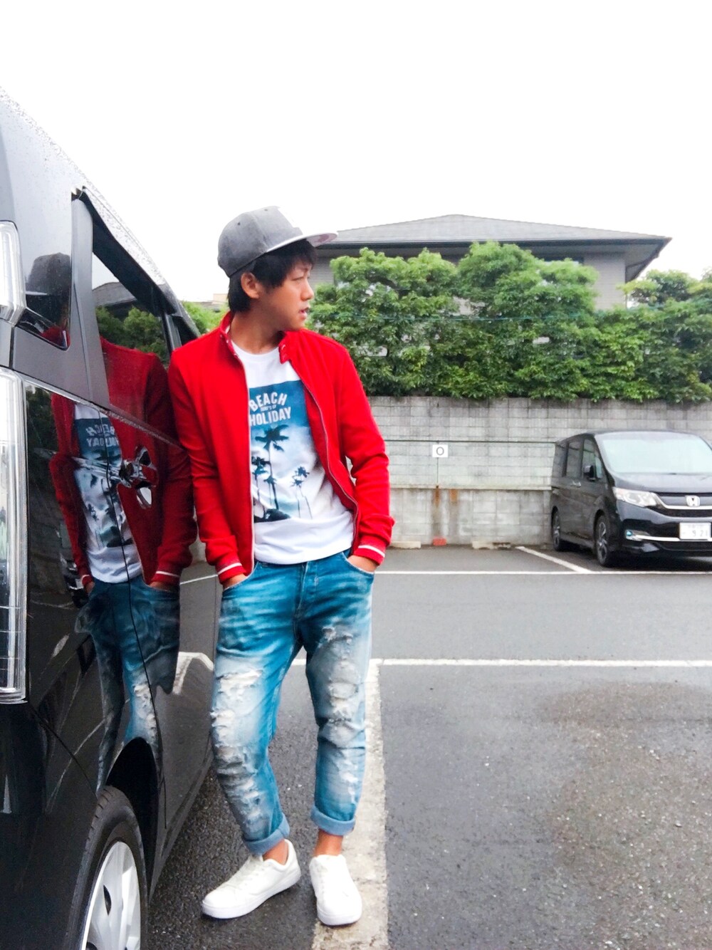 「ZARA、GU、14+、ダメージデニムパンツ、休日スタイル、オトナカジュアル、キャップ、ブルゾン、レッド」｜「ZARAのアイテム（ブルゾン、レッド系）」を使った、masAさん（メンズ・168cm）の夏コーディネートの1枚目の写真