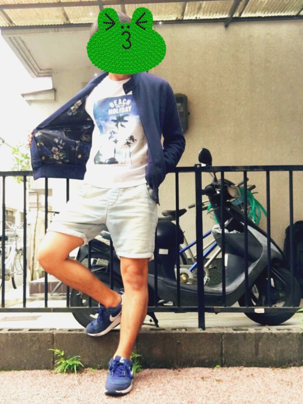 「ハーフパンツ、NIKE、夏、夏コーデ、ZARA、デニムショートパンツ、ナイキ」｜「ZARAのアイテム（ブルゾン、ブルー系）」を使った、masAさん（メンズ・168cm）の夏コーディネートの1枚目の写真
