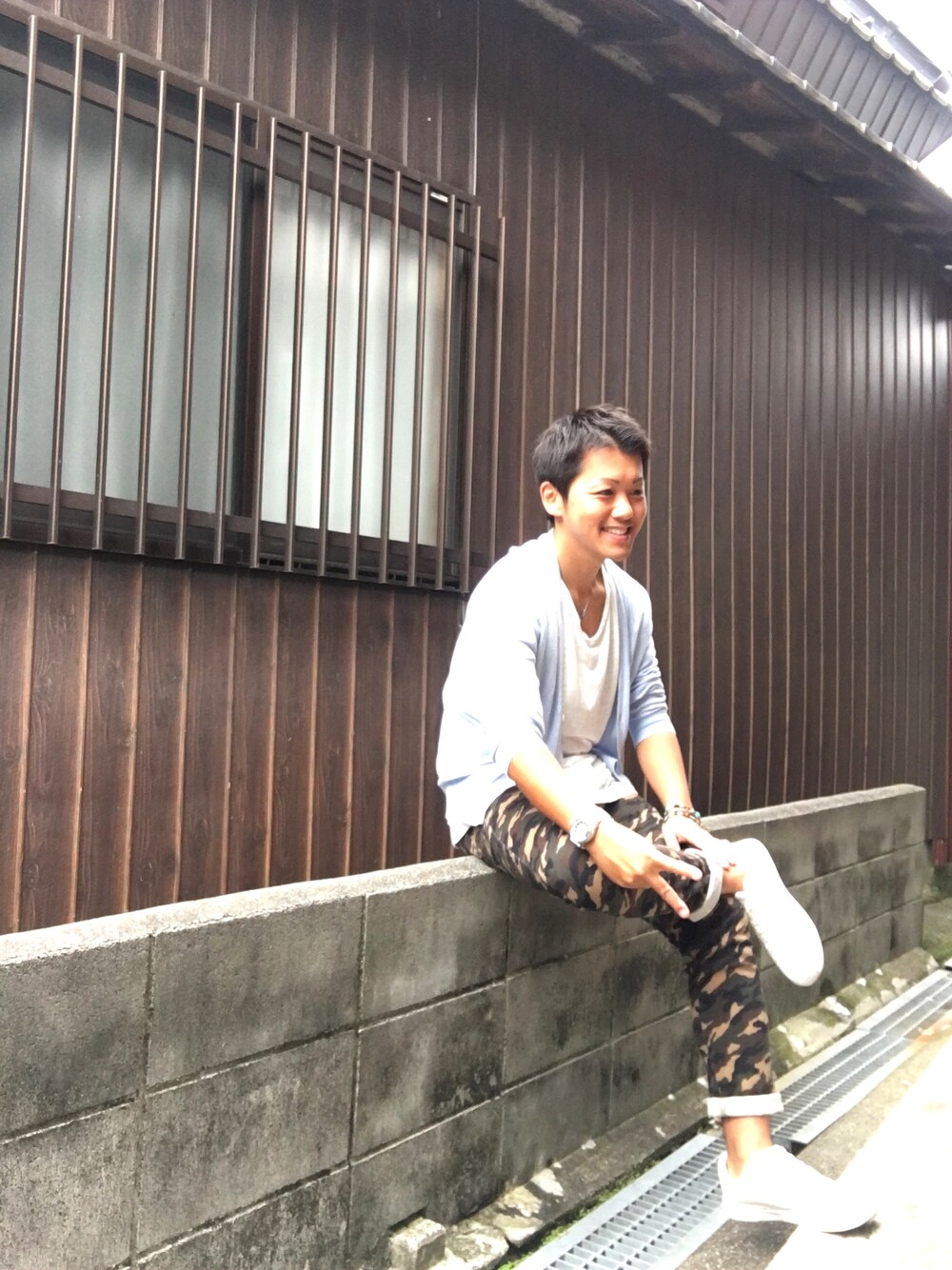 「シンプル、ゆるコーデ、大人カジュアル、ラフ、スニーカー、GU、UNIQLO、パパコーデ」｜「no brandのアイテム（シャツ/ブラウス、ホワイト系）」を使った、masAさん（メンズ・168cm）の夏コーディネートの1枚目の写真