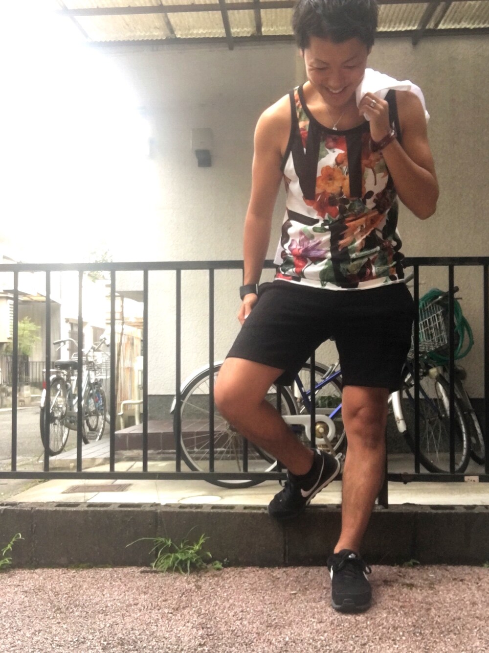 「オトナカジュアル、ストリート、タンクトップ、ZARA、NIKE、ナイキ、summer、シロシャツ」｜「ZARAのアイテム（タンクトップ、その他）」を使った、masAさん（メンズ・168cm）の夏コーディネートの1枚目の写真