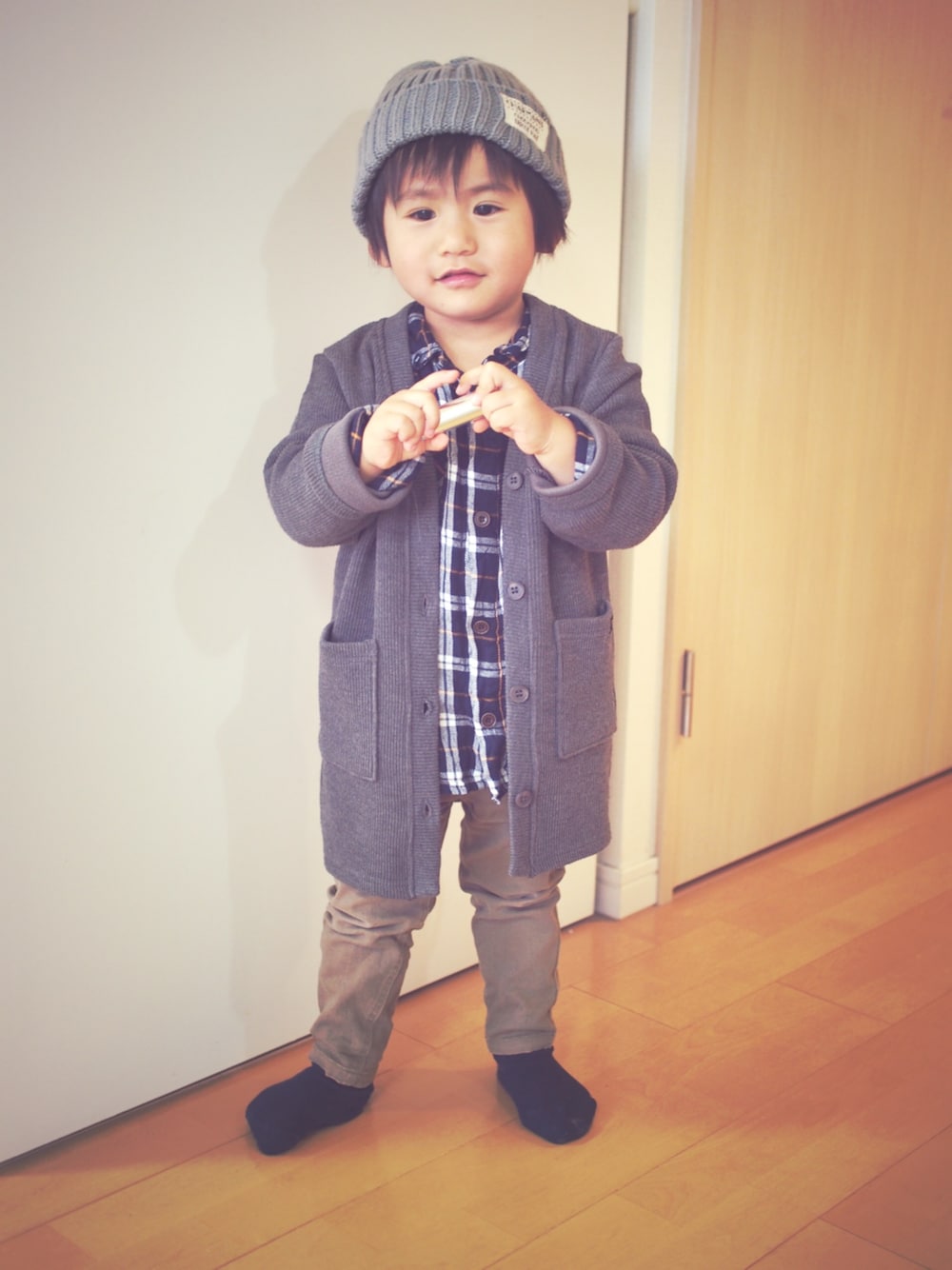 「キッズファッション、男の子、韓国子供服」｜「西松屋のアイテム（ニットキャップ/ビーニー、グレー系）」を使った、sakuさん（キッズ・90cm）の秋コーディネートの1枚目の写真