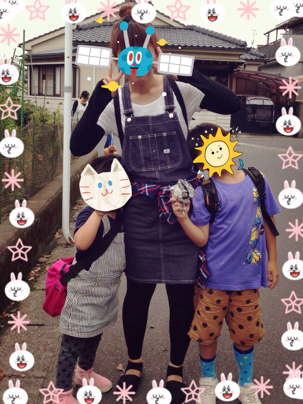 「earth music&ecologyの【Ｌｅｅ×earth】サロペットスカート（サロペット/オーバーオール、ブルー系）」を使った、Anri さん（レディース・162cm）の夏コーディネートの1枚目の写真