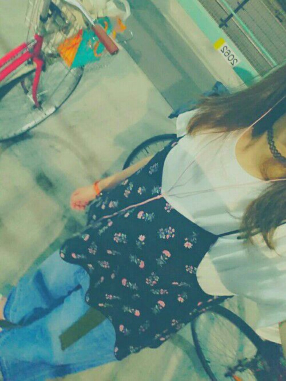 「w closetのテープベルトスポサン（シューズ、ホワイト系）」を使った、miさん（レディース・156cm）の夏コーディネートの1枚目の写真
