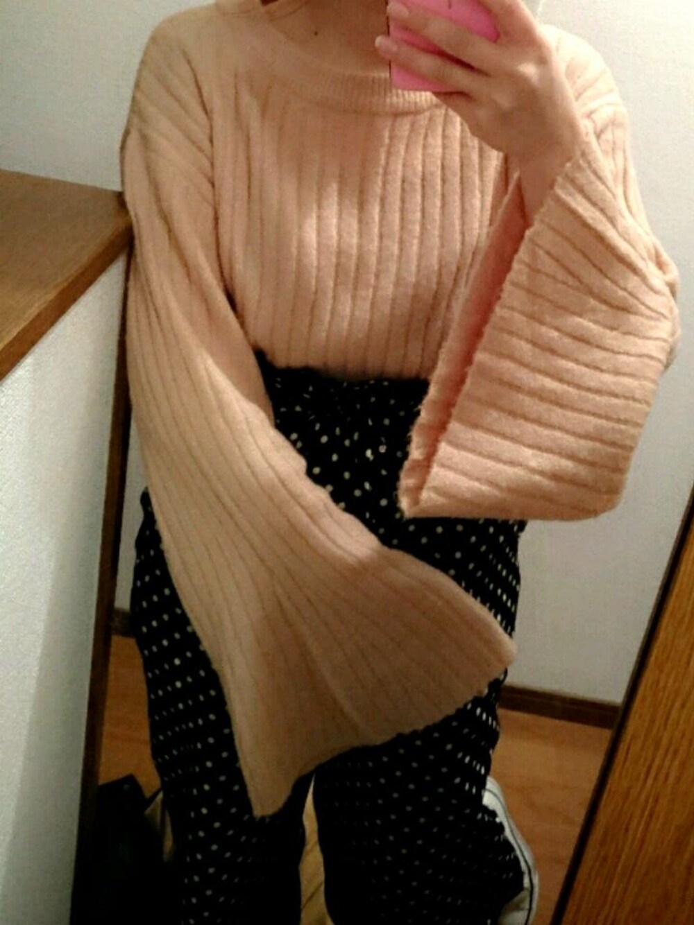 「Kastaneのワイドリブフレア袖ニット（ニット/セーター、ピンク系）」を使った、miさん（レディース・156cm）の秋コーディネートの1枚目の写真