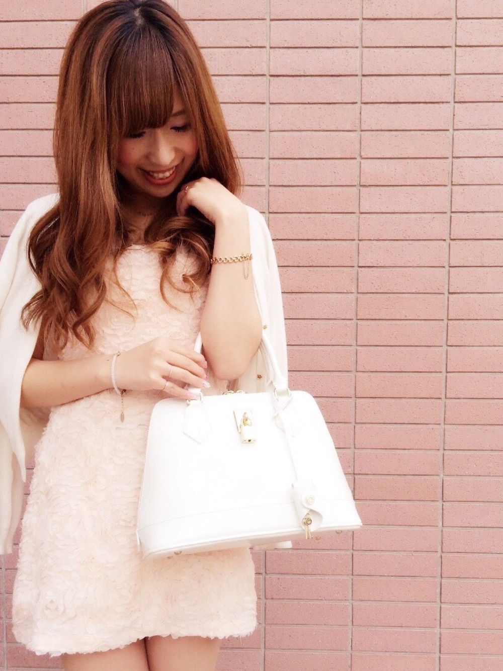 「Samantha Thavasa、サマンサタバサ、Samantha Tiara、レディアゼル、お気に入りbag、ホワイト、ピンクワンピ」｜「ROYAL PARTYのアイテム（ワンピース、ピンク系）」を使った、いっしー(^^)♡さん（レディース・156cm）の春コーディネートの1枚目の写真