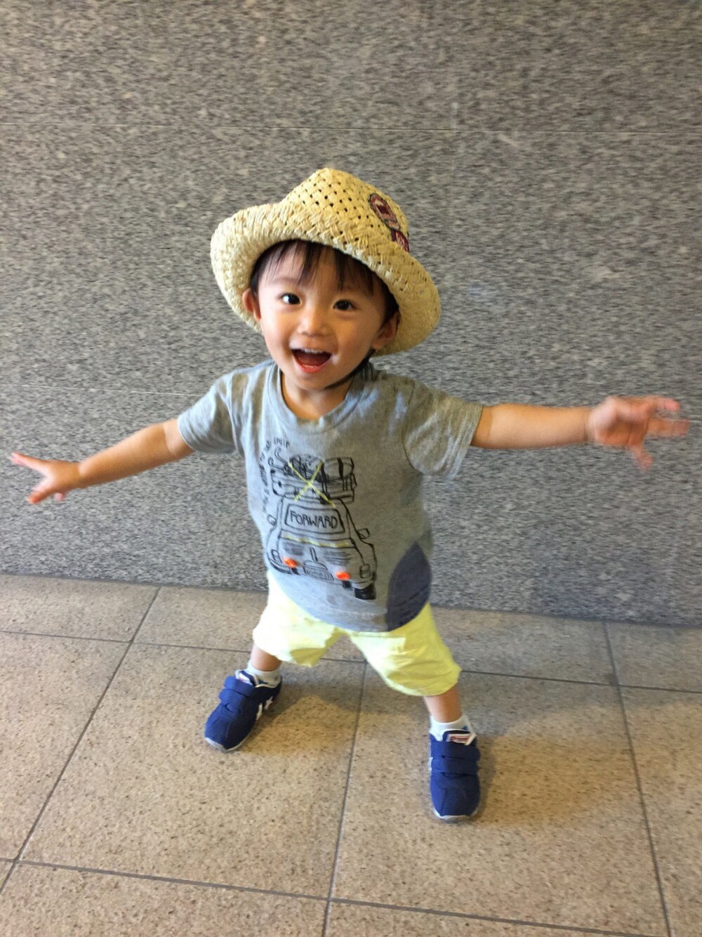「おとこのこ、1歳、1歳9ヶ月」｜「BRANSHESのアイテム（Tシャツ/カットソー、グレー系）」を使った、ponta2014さん（キッズ・80cm）の夏コーディネートの1枚目の写真