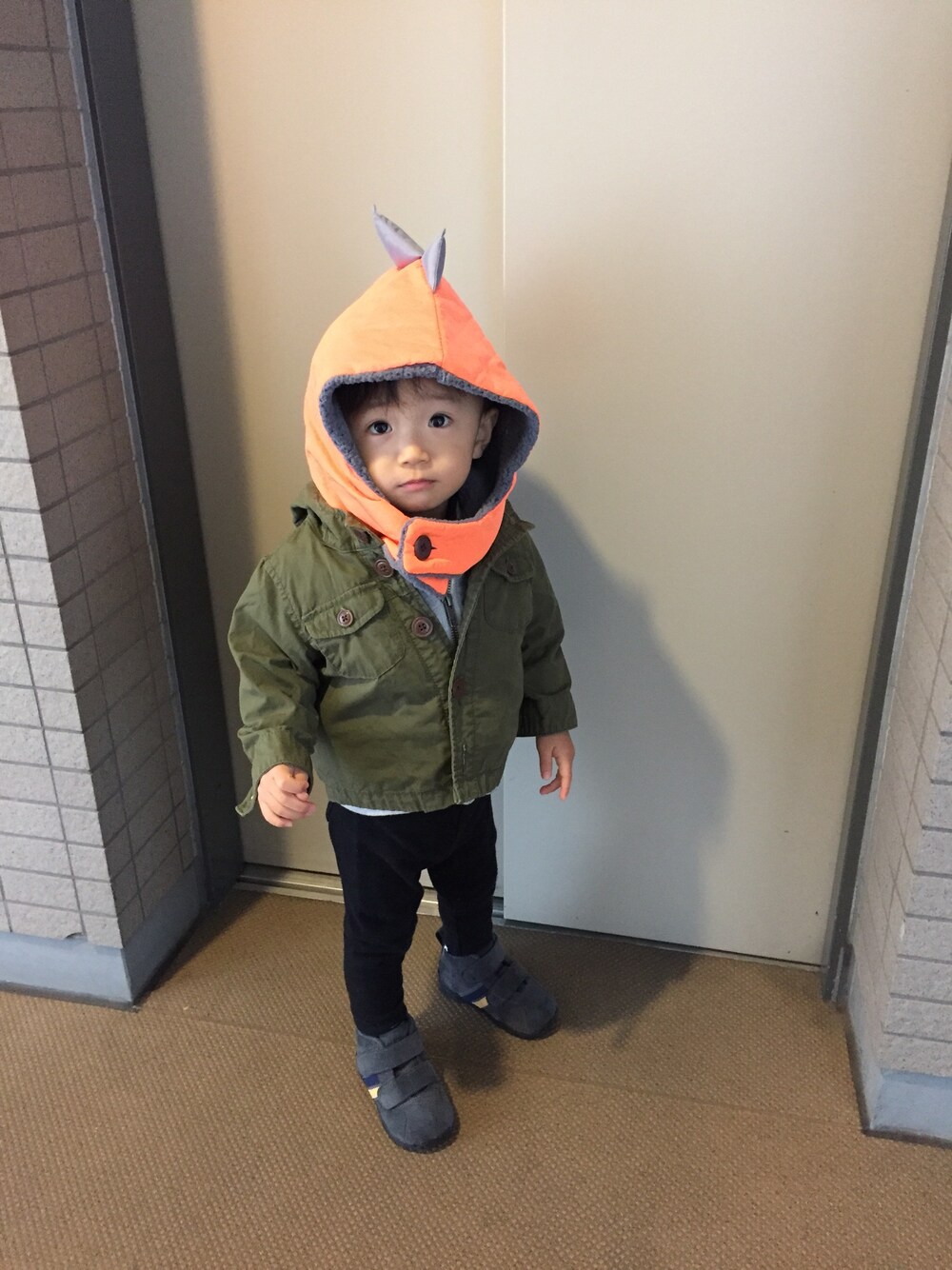 「恐竜、男の子、男の子コーデ、2歳、防寒　」｜「babyGAPのアイテム（ミリタリージャケット、その他）」を使った、ponta2014さん（キッズ・90cm）の秋コーディネートの1枚目の写真