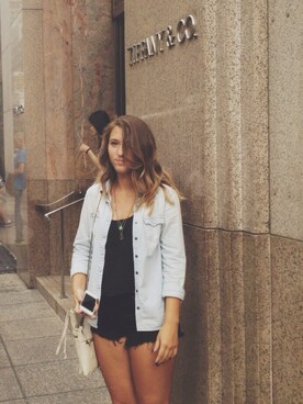 「summer style」｜「アイテム（デニムジャケット）」を使った、Emma Davisさん（レディース・165cm）の冬コーディネート