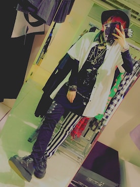 「HELL CAT PUNKS（ヘルキャットパンクス）のアイテム（トップス）」を使った、一般受けゼロさんさん（メンズ・160cm）の秋コーディネート