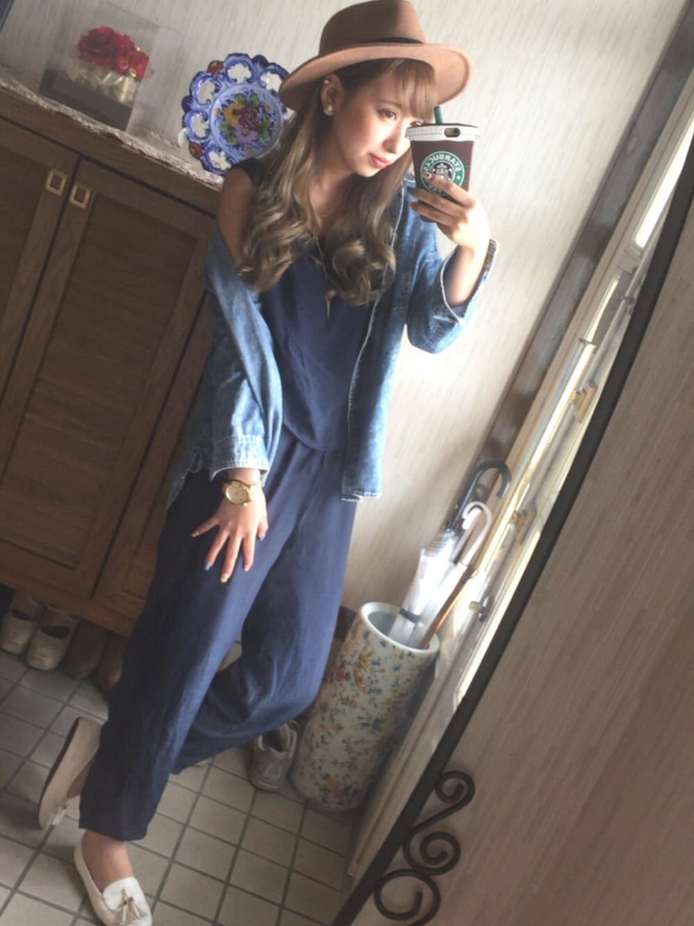「カジュアルコーデ、大人カジュアル、シンプルコーデ、パンツスタイル、denim、しまむら、オレンジリップ、プチプラ」｜「しまむらのアイテム（つなぎ/オールインワン、ブルー系）」を使った、やんす。さん（レディース・158cm）の春コーディネートの1枚目の写真