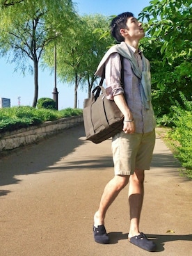 「アイテム（サンダル、ブルー系）」を使った、高野さん（メンズ・185cm）の夏コーディネート