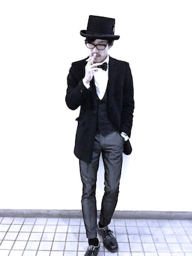 「ADAM ET ROPE'（アダムエロペ）のアイテム（蝶ネクタイ）」を使った、白黒つけ太郎さん（メンズ・173cm）の冬コーディネート