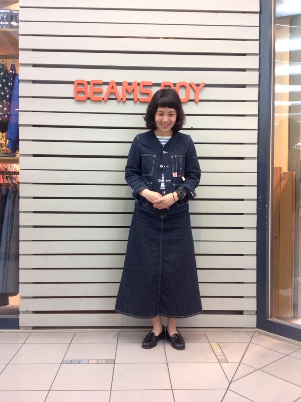 「BEAMS BOYのBEAMS BOY / シワデニム 5P マキシスカート（デニムスカート、ブルー系）」を使った、moriguchi naoさん（レディース・161cm）の春コーディネートの1枚目の写真