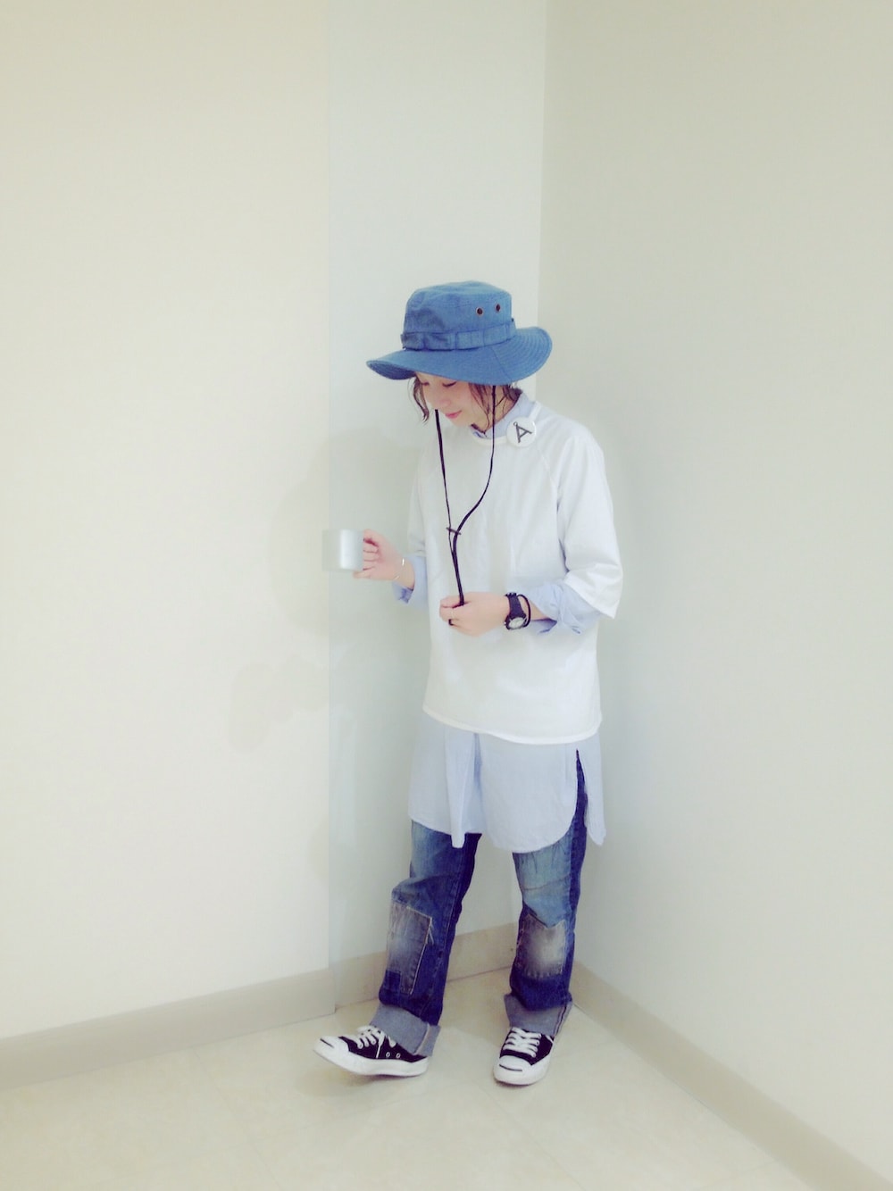 「デニム、カオリノモリ、ハット、サファリハット、ブルー x ホワイト、ブルー」｜「CASTANOのBASIC BOONIE HAT（ハット、ブルー系）」を使った、mossamosa☻さん（レディース・152cm）の冬コーディネートの1枚目の写真