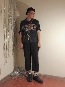 「Dérobéのアイテム（パンツ、ブラック系）」を使った、陳騷さん（メンズ・187cm）の秋コーディネート