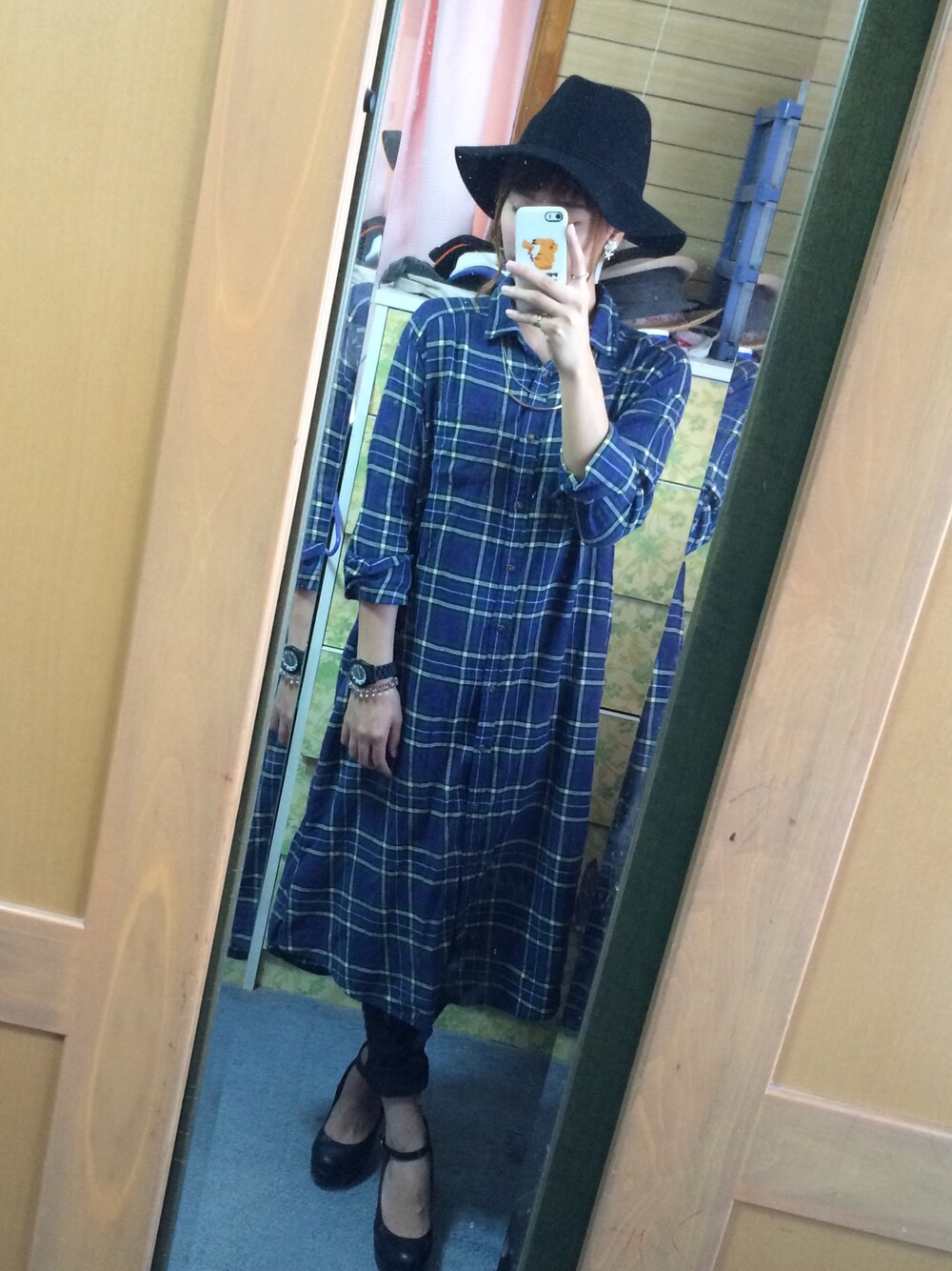 「ootd、code、ロングシャツ、ハット、パンプス」｜「GUのアイテム（シャツ/ブラウス、ブルー系）」を使った、もえこさん（レディース・160cm）の秋コーディネートの1枚目の写真
