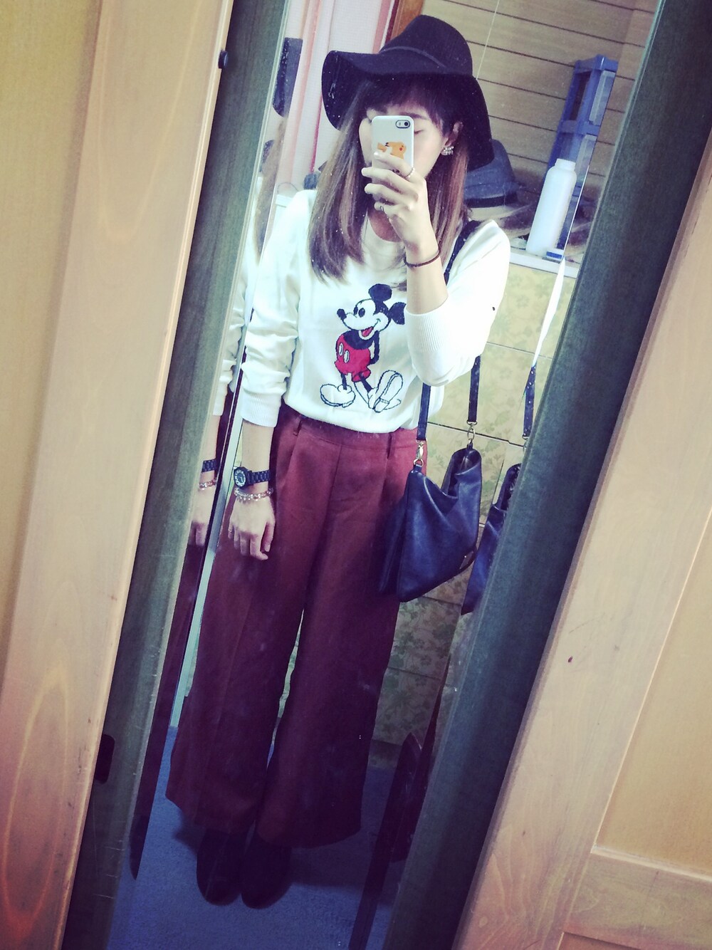 「ootd、code、今日のコーデ、大人カジュアル、フェルトハット、ワイドパンツ」｜「GLOBAL WORKのアイテム（ニット/セーター、ホワイト系）」を使った、もえこさん（レディース・160cm）の冬コーディネートの1枚目の写真