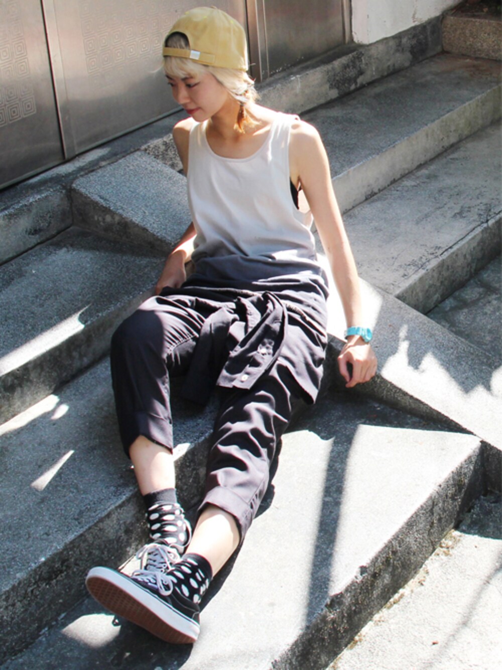 「VANS、Baby-G、MISCHIEF」｜「MISCHIEF（taiwan）のCasual waist shirt-tie pants_BLACK（その他パンツ、ブラック系）」を使った、YUCHICHENさん（レディース・166cm）の夏コーディネートの1枚目の写真