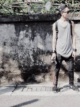 「Y-3（ワイスリー）のY-3 QASA（スニーカー、ブラック系）」を使った、HinsonNgさん（メンズ・177cm）の夏コーディネート