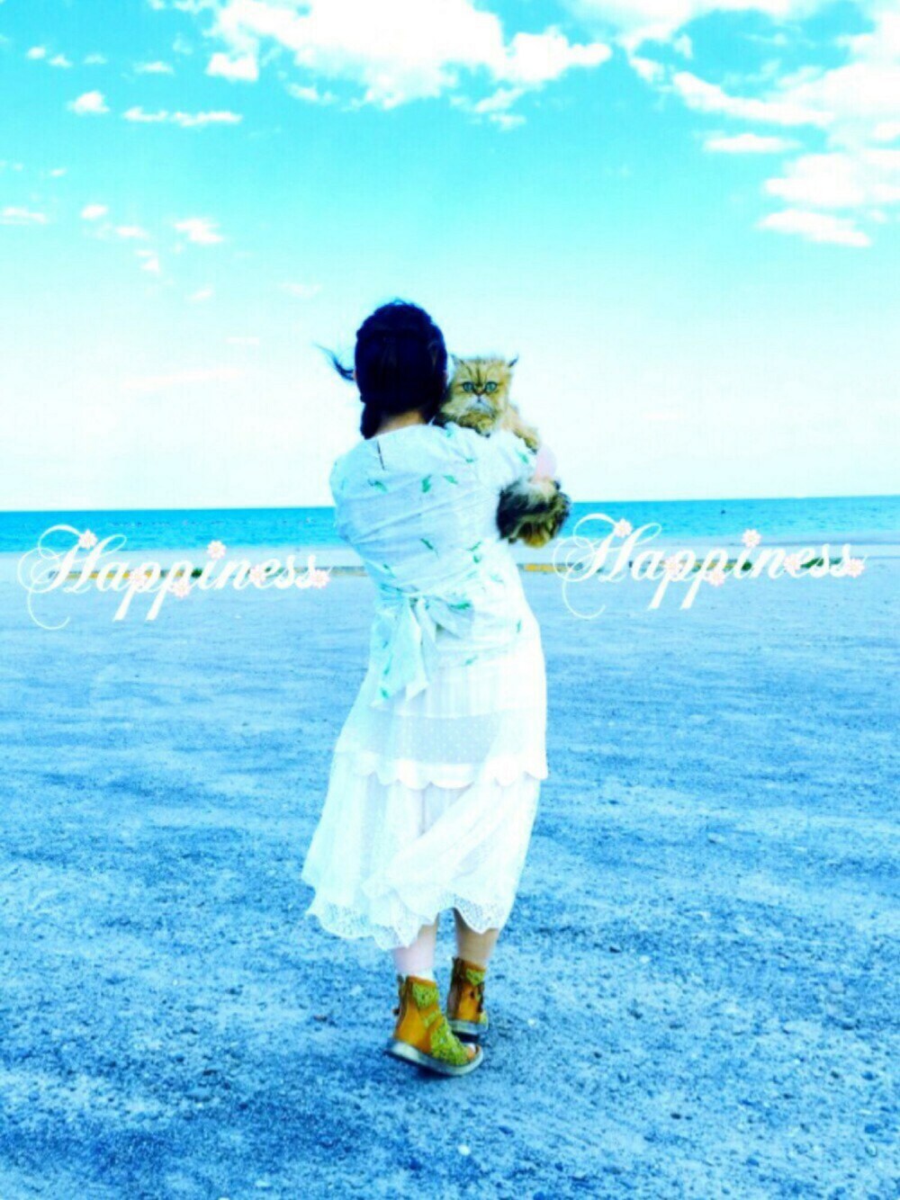 「franchelippee、franche lippee、海、白コーデ、ホワイトコーデ、レーススカート、花柄ブラウス、花柄トップス」｜「franchelippeeのふわふわすずらんブラウス（シャツ/ブラウス、ホワイト系）」を使った、miromariさん（レディース・150cm）の夏コーディネートの1枚目の写真