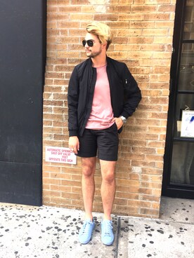 「sneakers」｜「アイテム（ナイロンジャケット）」を使った、Ian Michael Crummさん（メンズ・178cm）の秋コーディネート