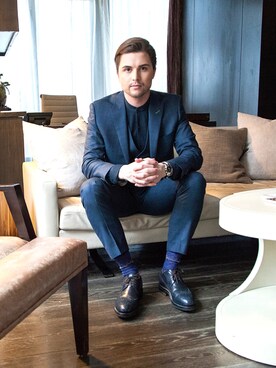 「blue」｜「アイテム（フォーマルスーツ/小物）」を使った、Ian Michael Crummさん（メンズ・178cm）の秋コーディネート