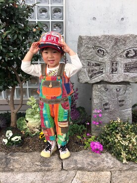 「BOOFOOWOO」｜「アイテム（オールインワン・サロペット）」を使った、JOE COOLさん（キッズ・90cm）の春コーディネート