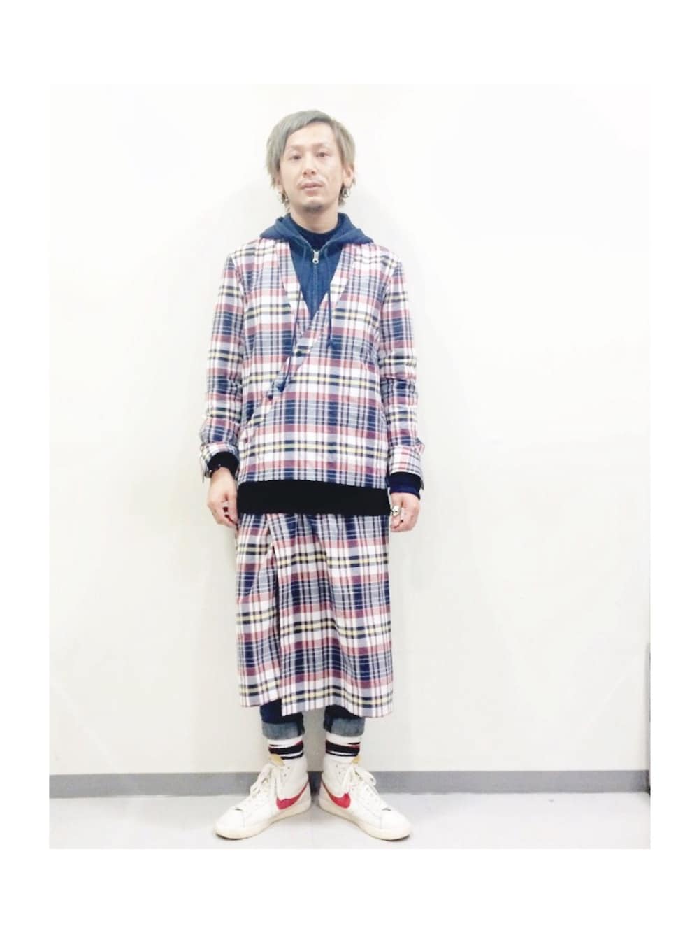 「PHENOMENON、セットアップ、甚平、巻きスカート、NIKE」｜「PHENOMENONのPHENOMENON 甚平 チェックシャツ（テーラードジャケット、その他）」を使った、YUKIYA UENOさん（メンズ・169cm）の春コーディネートの1枚目の写真