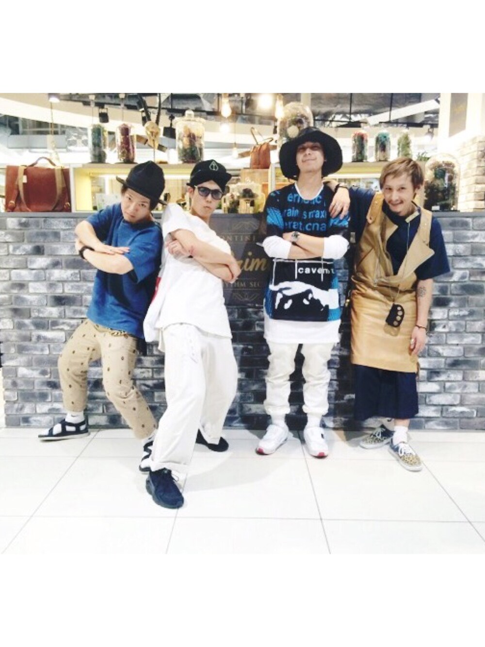 「FACETASM、blackmeans、集合写真、CONTINENTAL RHYTHM SECTION Prime、なんばパークス」｜「FACETASMのRIDER'S LONG PULLOVER SHIRT（シャツ/ブラウス、ブラック系）」を使った、YUKIYA UENOさん（メンズ・169cm）の春コーディネートの1枚目の写真