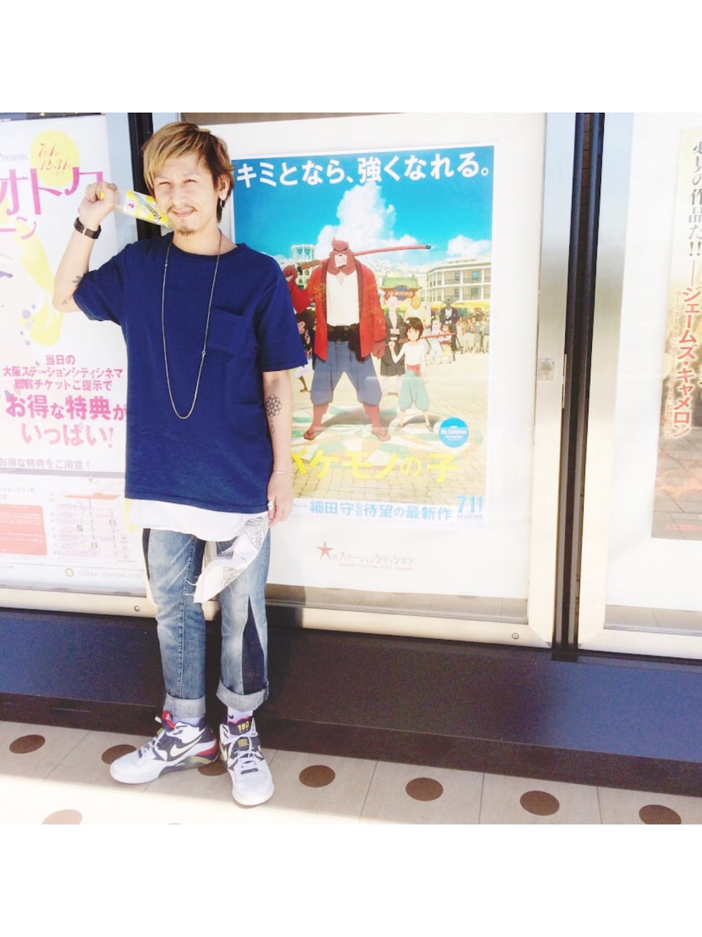 「goodwear、Tシャツ、ポケットＴシャツ、cosmic wonder、デニム、バンダナ、AIR MAX、NIKE」｜「Goodwear(Since1983)のGOODWEAR/S/S CREW NECK POCKET TEE CUSTOM（Tシャツ/カットソー、ブルー系）」を使った、YUKIYA UENOさん（メンズ・169cm）の夏コーディネートの1枚目の写真