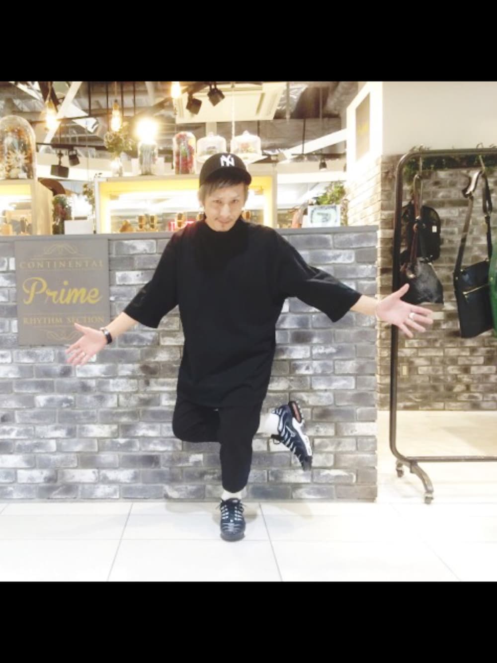 「black、CAMBER、NINJA、フェルトキャップ、ＢＢキャップ、PARADOX、FACETASM、NIKE、NIKE AIR MAX」｜「CAMBERのアイテム（Tシャツ/カットソー、ブラック系）」を使った、YUKIYA UENOさん（メンズ・169cm）の秋コーディネートの1枚目の写真