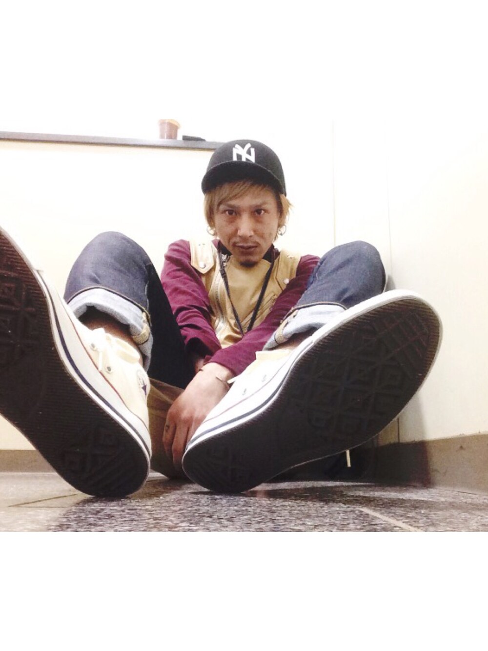 「FACETASM、converse、フェルトキャップ、秋のコーデ、バーガンディー、タートルネック」｜「CONVERSEのCONVERSE / CVS ALL STAR HI（スニーカー、ホワイト系）」を使った、YUKIYA UENOさん（メンズ・169cm）の秋コーディネートの1枚目の写真