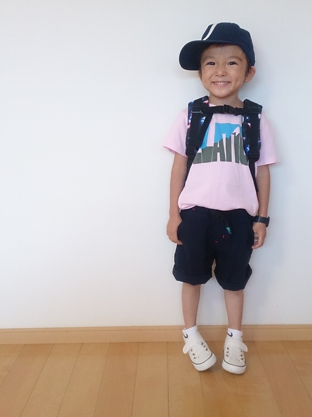 「キッズコーデ、夏コーデ、ピンク男子、キャップ、ピンクTシャツ、リュック、CASIO、ハーフパンツ、ナイキソックス、りんこちゃん再登場☆☆」｜「りんこちゃん♪のアイテム（その他、ピンク系）」を使った、RinRinさん（キッズ・100cm）の夏コーディネートの1枚目の写真