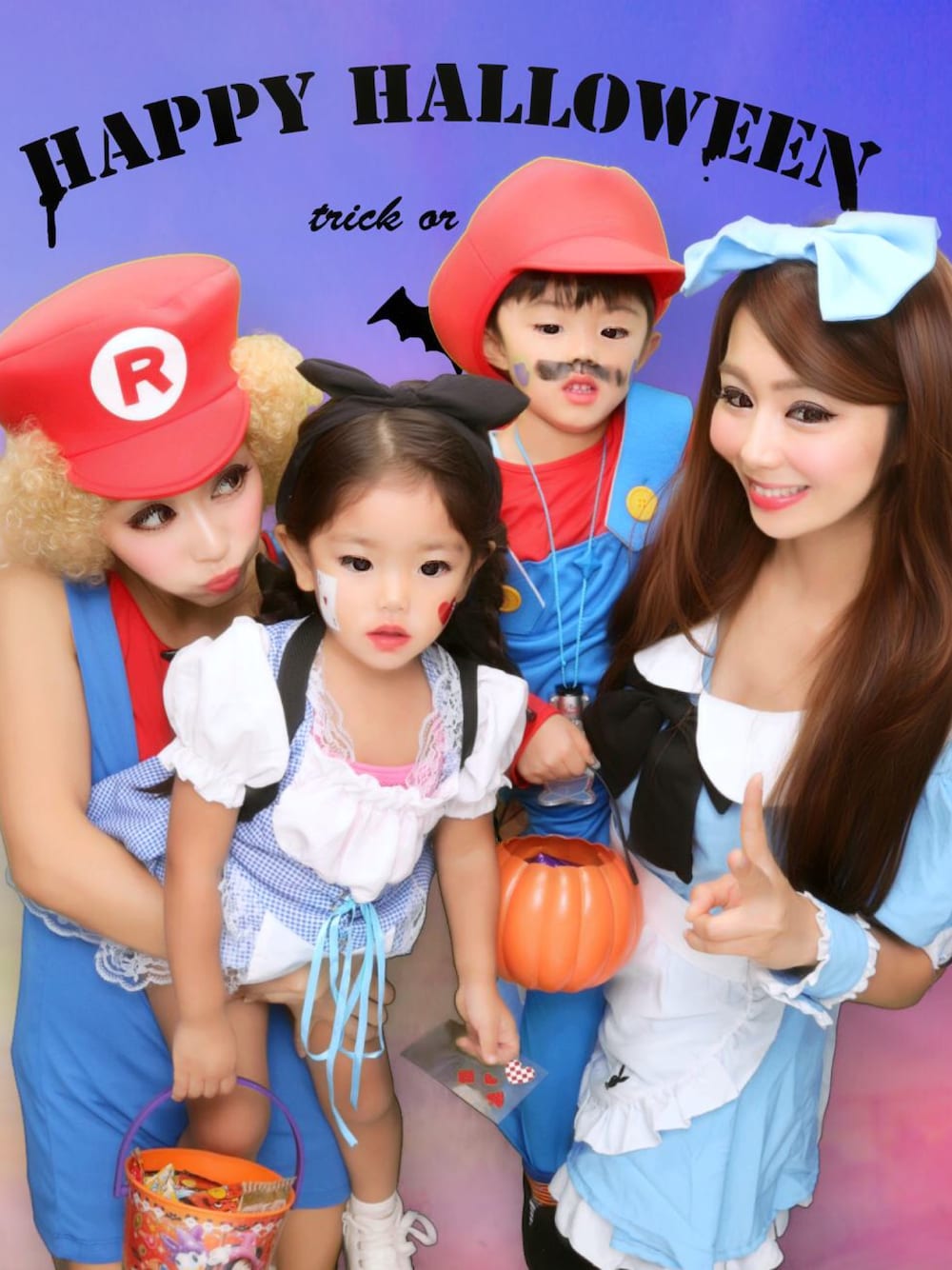 「ハロウィン、仮装、不思議の国のアリス、マリオ、ママコーデ、kids、パーティースタイル、ママファッション、ママ、kidsfashion」｜「ドン・キホーテのアイテム（サロペット/オーバーオール、その他）」を使った、♡RIE♡さん（レディース・152cm）の秋コーディネートの1枚目の写真