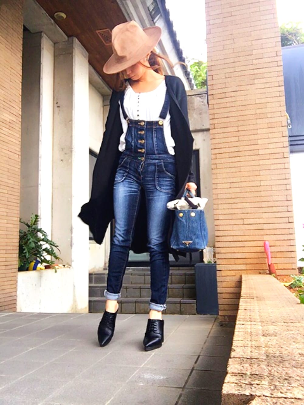 「休日スタイル、お料理教室、はるコーデ、ootd、outfit、GU、WEARBOOKエントリー、サロペット、ママコーデ、ハット」｜「GUのアイテム（カーディガン/ボレロ、ブラック系）」を使った、♡RIE♡さん（レディース・152cm）の春コーディネートの1枚目の写真