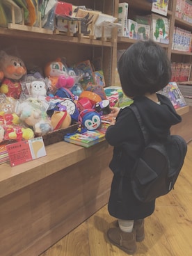 「うしろ姿」｜「アイテム（ブーツ）」を使った、c◉no⚫︎さん（キッズ・80cm）の冬コーディネート