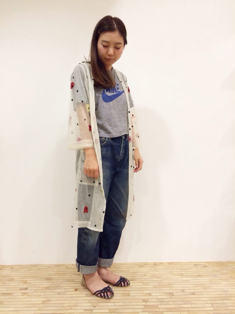「ホワイト、グレー、ZARA、mother、ナイキ、サンダル、Levi's、雨の日コーデ」｜「motherのアイテム（その他アウター、ホワイト系）」を使った、△kolmio+LIM△さん（レディース・155cm）の夏コーディネートの1枚目の写真