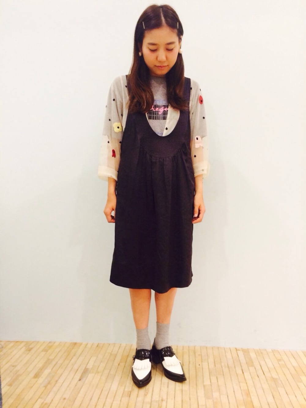 「ワンピース、ホワイト、mother、ROSSO、ネイル、Edition、エナメルシューズ」｜「EDITIONのワンピース（ワンピース、ブルー系）」を使った、△kolmio+LIM△さん（レディース・155cm）の夏コーディネートの1枚目の写真