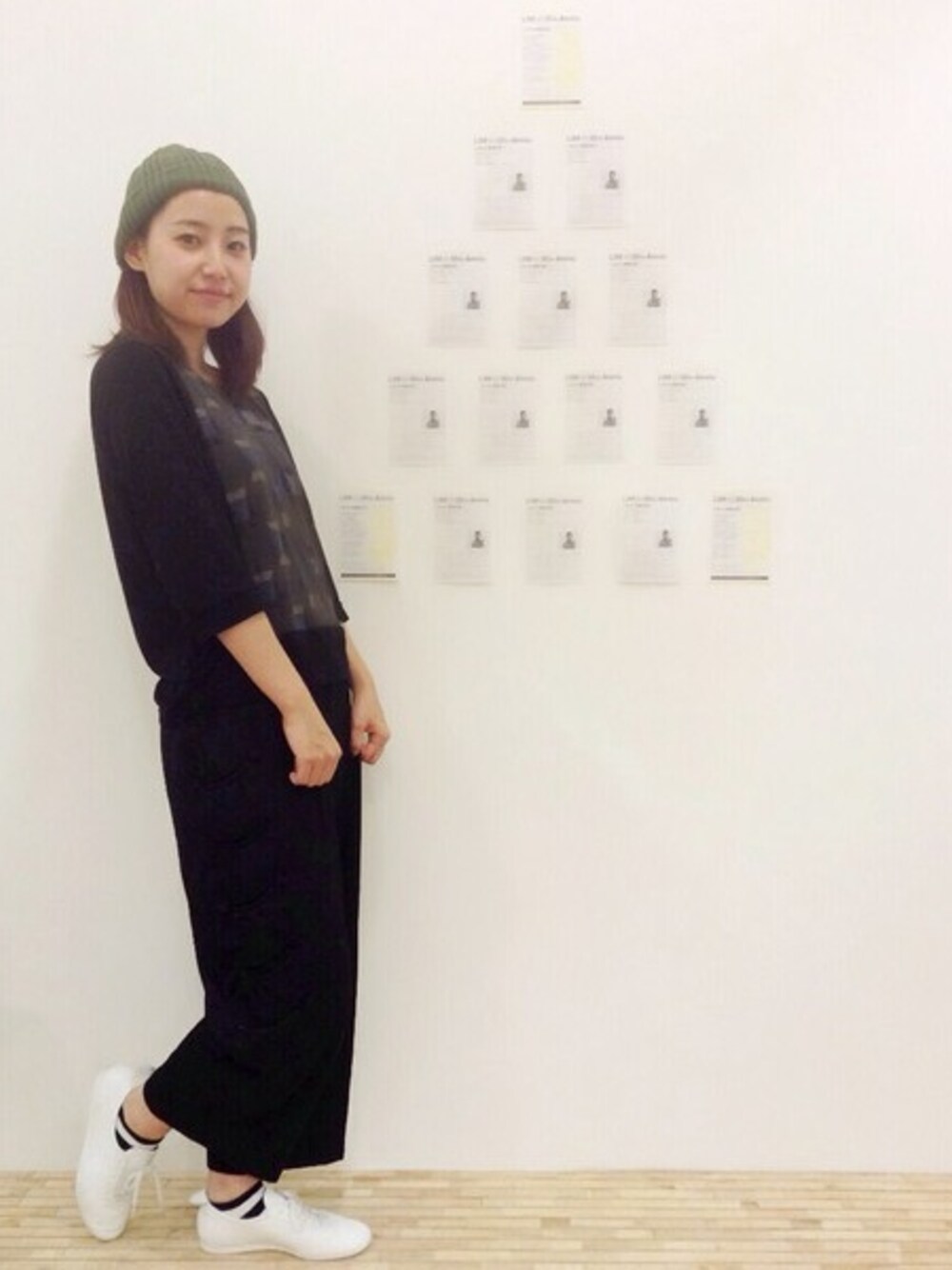 「kolmio、Lim、nail 、ネイル、COMME des GARCONS、Onitsuka Tiger、ｂｕｌｌｅ　ｄｅ　ｓａｖｏｎ、ニット帽、白スニーカー、ボーダーソックス」｜「COMME des GARCONSのアイテム（スラックス、ブラック系）」を使った、△kolmio+LIM△さん（レディース・160cm）の秋コーディネートの1枚目の写真