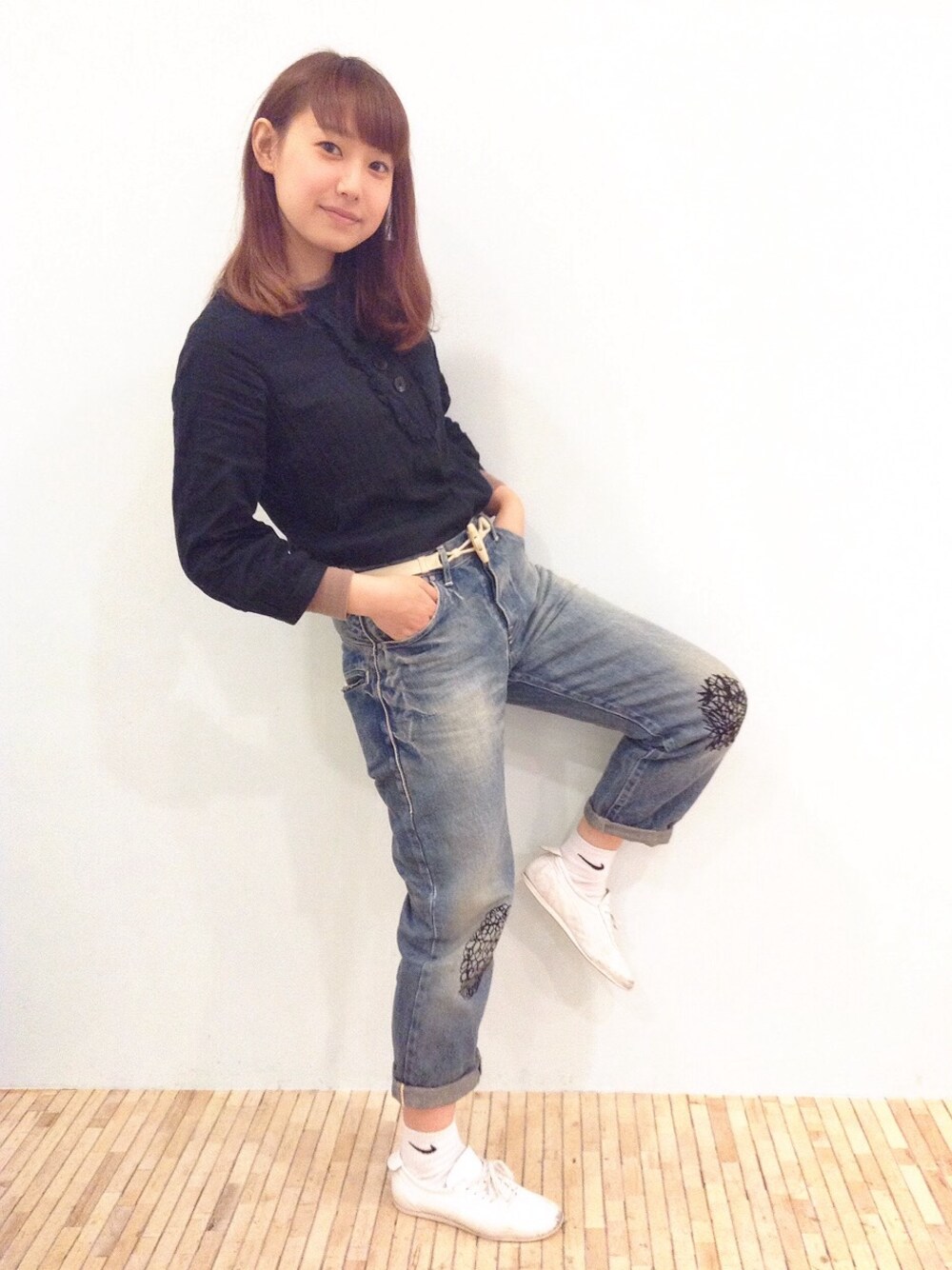 「kolmio、Lim、nail 、ネイル、デニム、mina perhonen、ACNE、FOREVER 21、Onitsuka Tiger、NIKE」｜「mina perhonenのアイテム（デニムパンツ、ブラック系）」を使った、△kolmio+LIM△さん（レディース・160cm）の春コーディネートの1枚目の写真